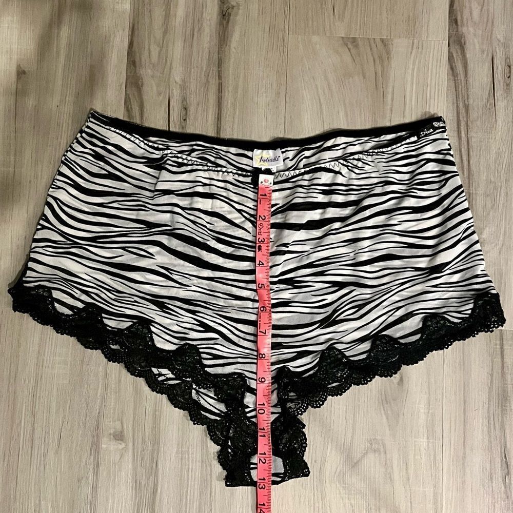 Fredericks of Hollywood lingerie sleep shorts zebra print size 1X - Picture 4 of 7